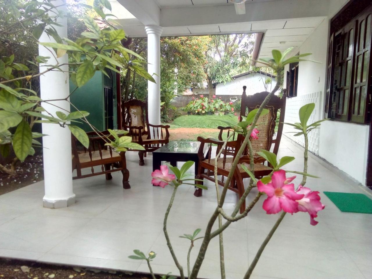Ceylon Hostel-Galle ウナワトゥナ エクステリア 写真